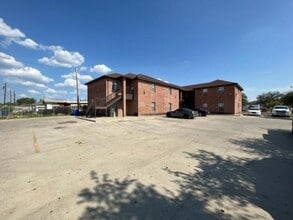Building Photo - 1001 E Travis St