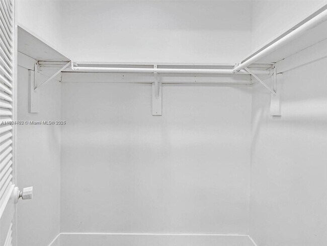 Foto del edificio - 3626 NE 168th St