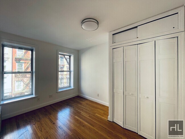 Foto del edificio - Sunny 3 Bedroom on East 7th STREET