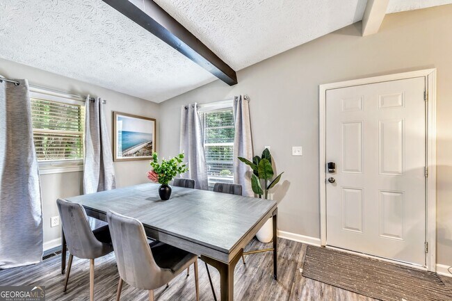 Foto del edificio - 165 Cole Lake Rd