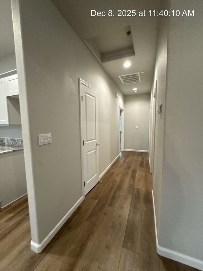 Building Photo - 4319