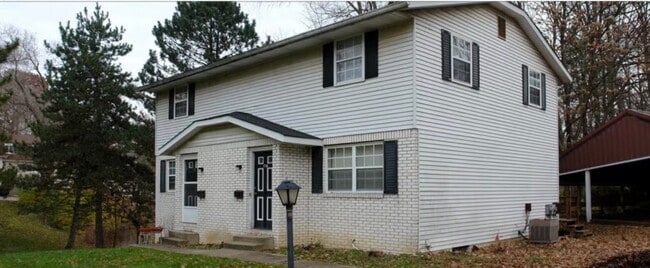 Building Photo - 1752 Woodlawn Ave NW