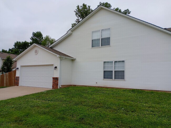 Building Photo - 5013-5015 Carrie Ridge Dr.