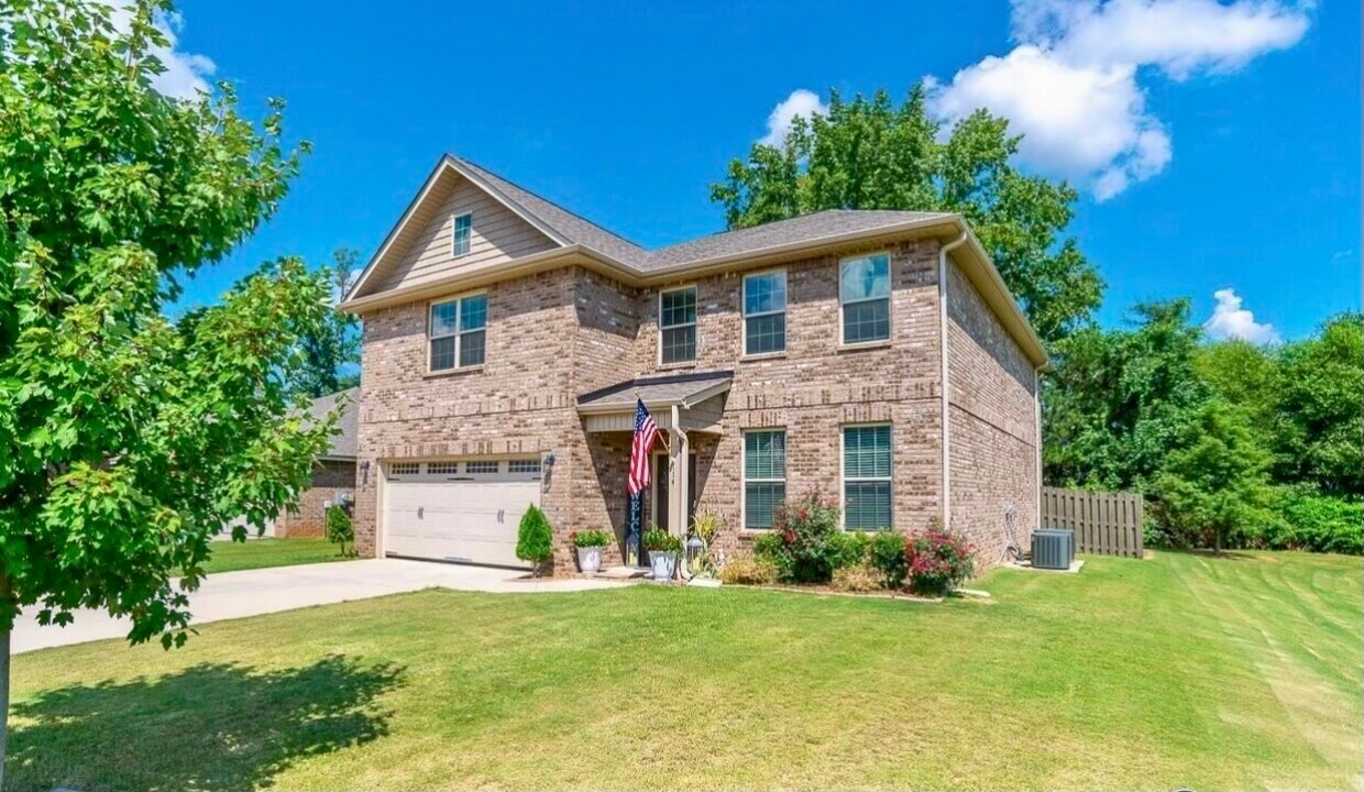 Primary Photo - 114 Summer Pointe Ln NW