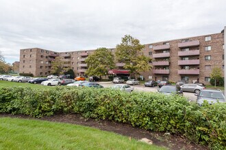 Building Photo - 1460 Fairlane Dr