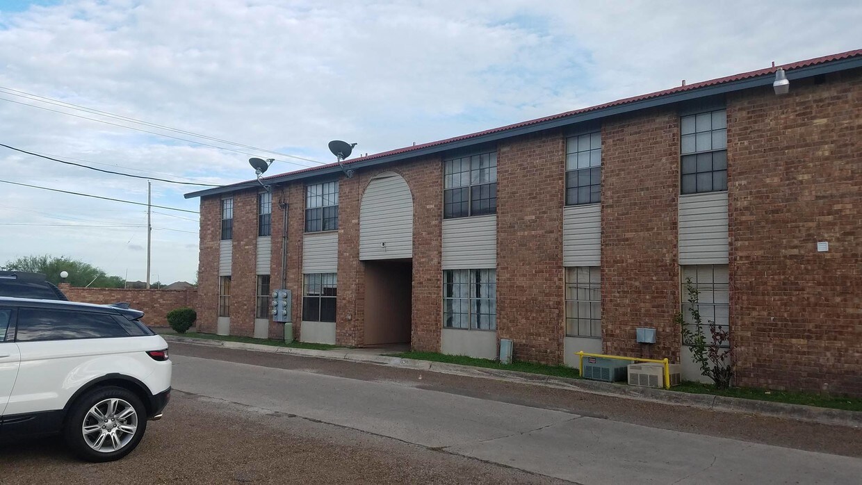 Foto principal - 106 S Bryan Rd