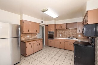 Building Photo - 1185 E Avila Ave