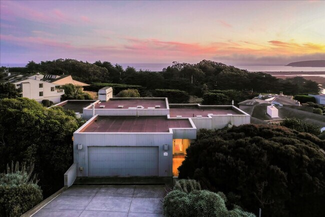 Foto del edificio - 150 Cypress Loop