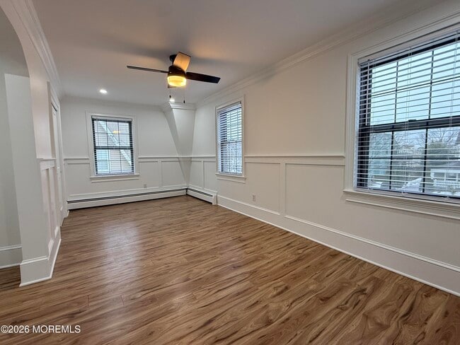 Building Photo - 304 Lareine Ave