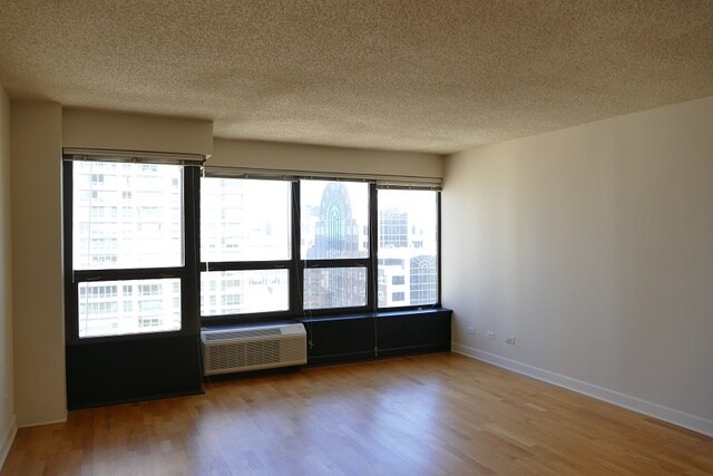 Building Photo - 30 E Huron St