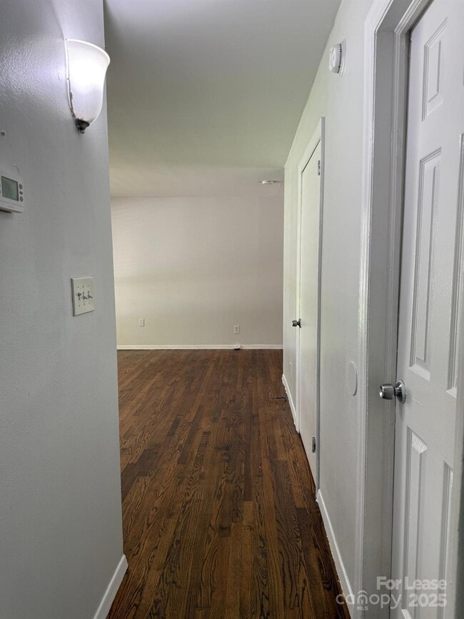 Building Photo - 617 Camrose Dr