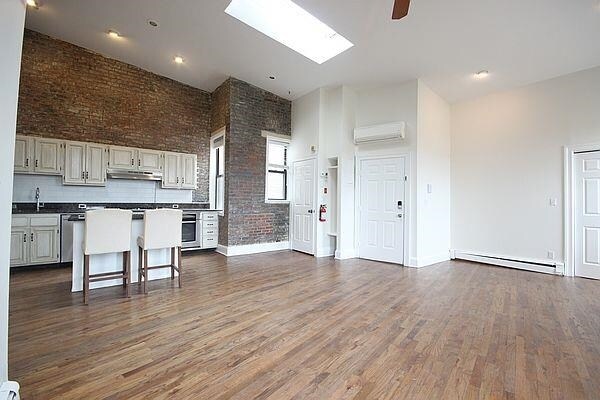 Building Photo - 163 14th St