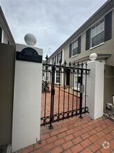 Building Photo - 308 S Bungalow Park Ave