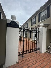 Building Photo - 308 S Bungalow Park Ave