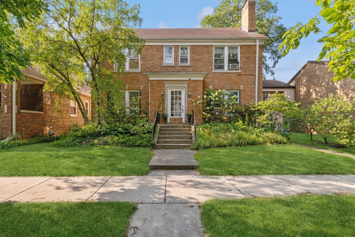 1328 Monroe St Unit 2, Evanston, IL 60202 Condo for Rent in Evanston