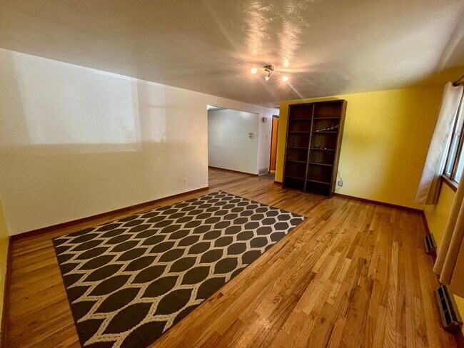 Building Photo - 3 Bedroom ranch w/ garden in the Heart of Longmont!