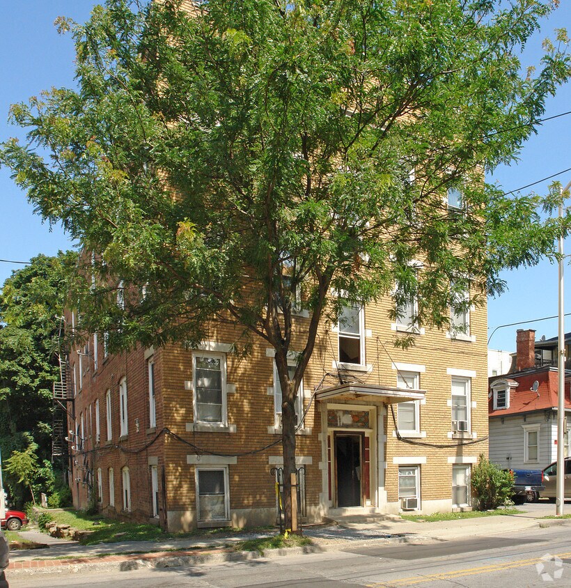 Building Photo - 76 Academy St