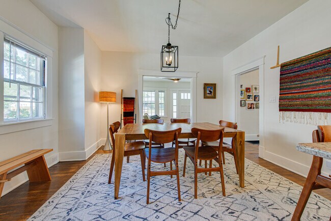 Foto del edificio - 2231 Blair Blvd