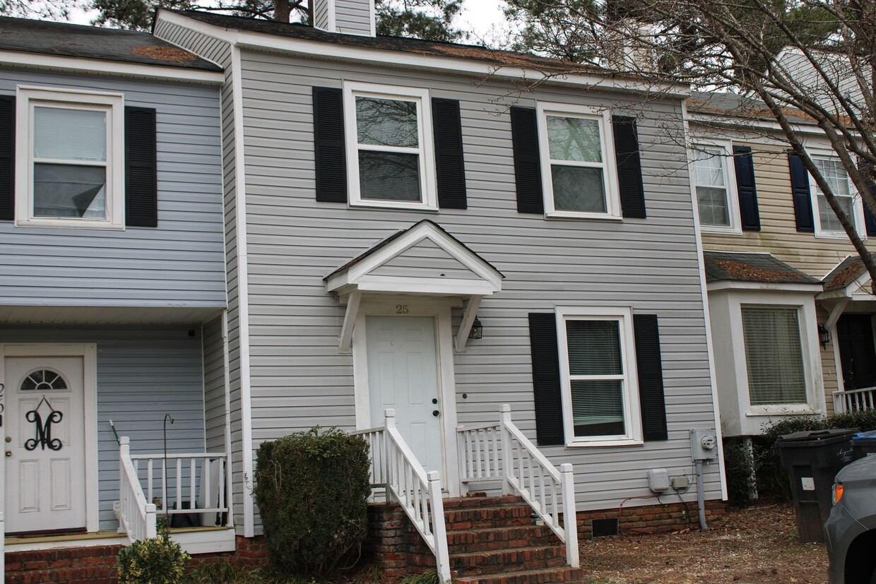 Primary Photo - 25 Dominion Way
