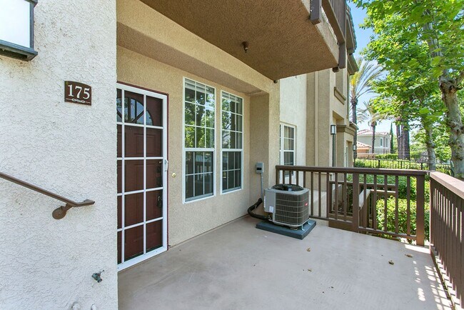Foto del edificio - Lakefront Condo with Spectacular Views in ...