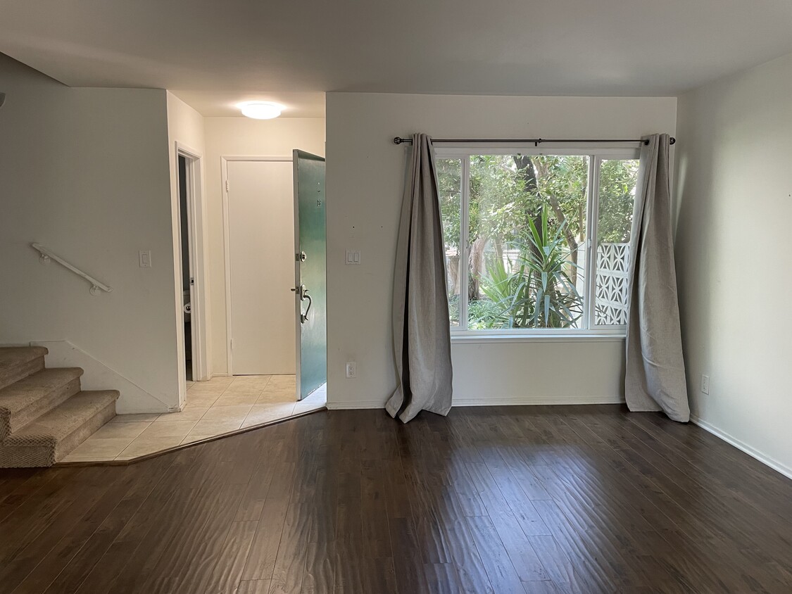 Foto principal - 11138 Aqua Vista St