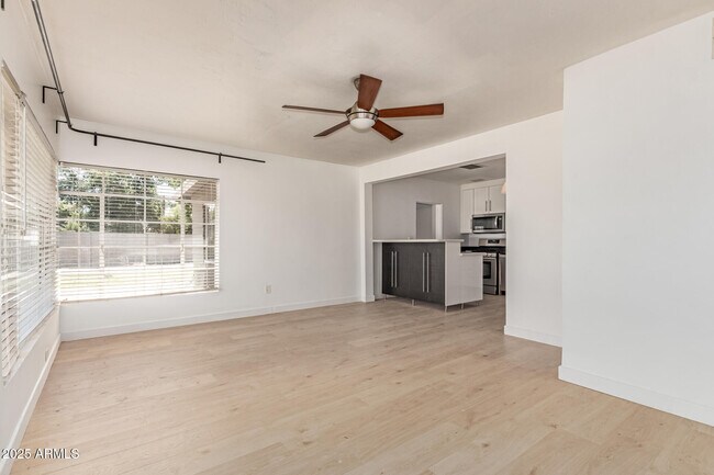 Foto del edificio - 1049 E Colter St