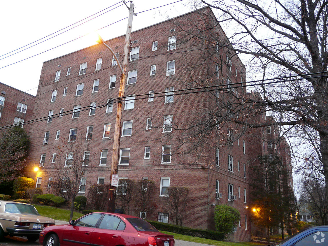 Towne House Apartments - Locust Avenue Towne House