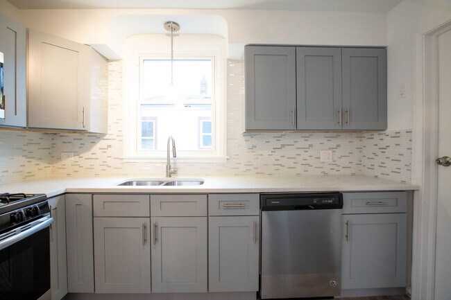 Foto del edificio - Charming 4BR House in Evergreen Park