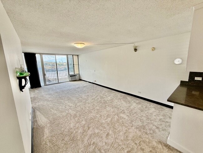 Building Photo - Kapiolani Royale – 2BD/2BA/1 Parking – All Utilities Included