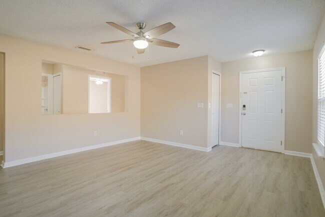 Foto del edificio - 708 Wynfield Cir