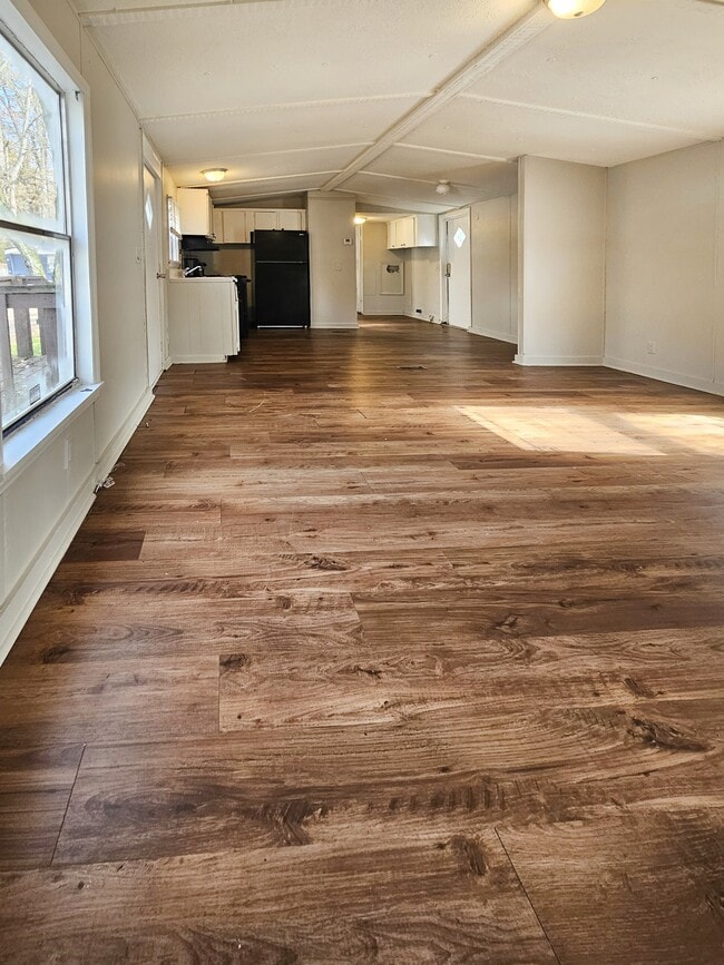 Foto del edificio - 412 McElhaney Rd