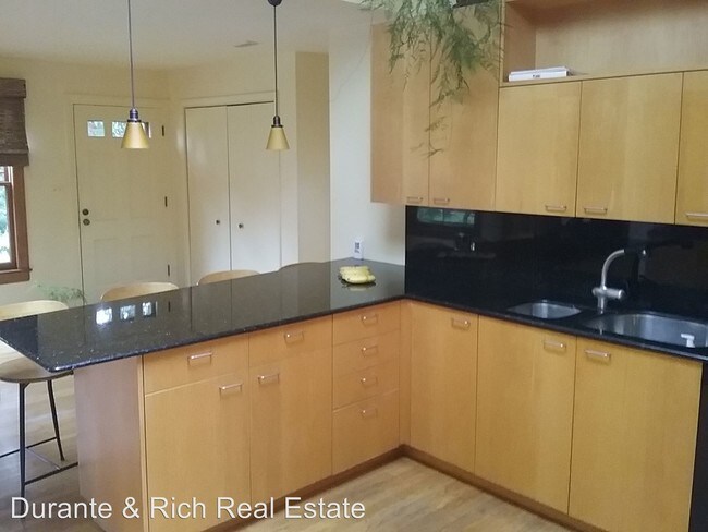 Foto del edificio - 2630 Birchwood Ln