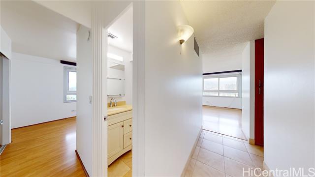 Building Photo - 2465 Ala Wai Blvd