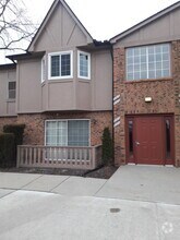 Building Photo - 30602 Oakridge Manor Dr