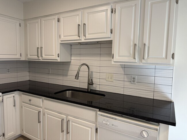 Foto del edificio - 1513 Kendall Dr