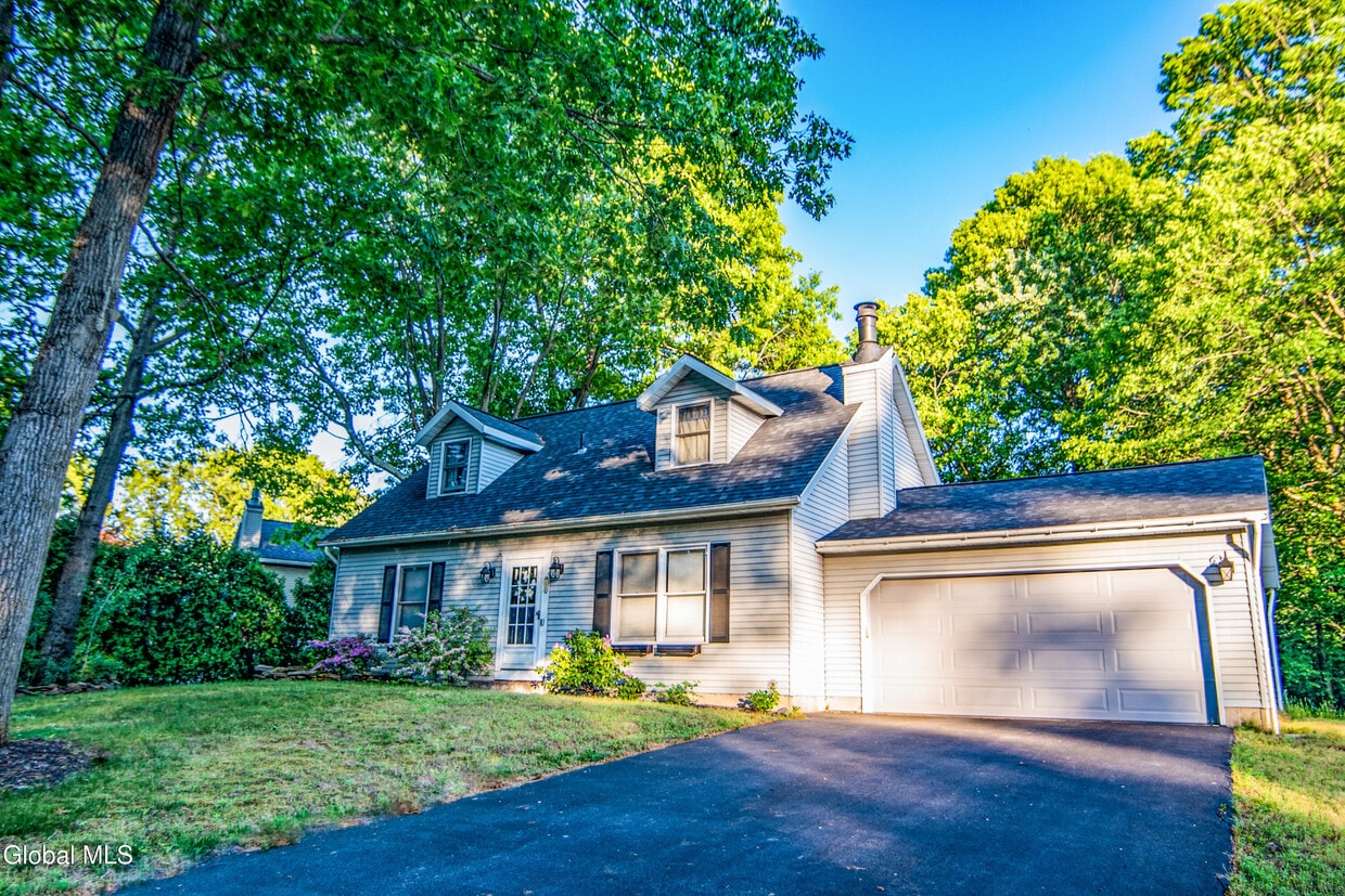 Foto principal - 15 Longwood Dr