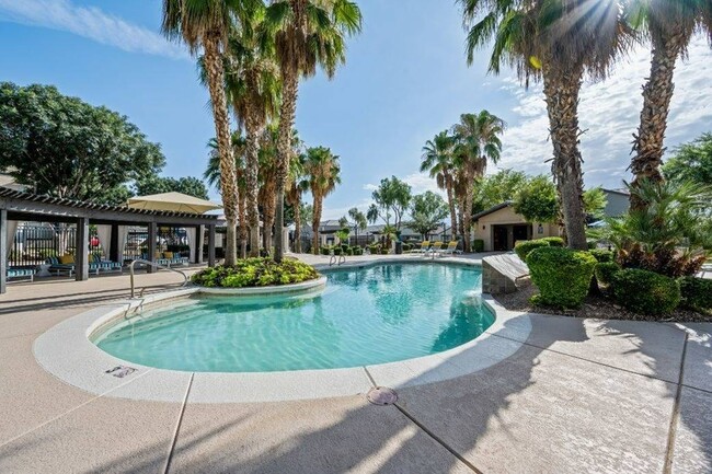 Piscina con estilo de centro turístico - Lunaire at Estrella