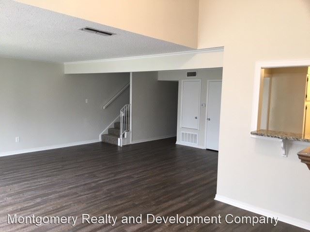 Building Photo - 5856 S Lakeshore Dr