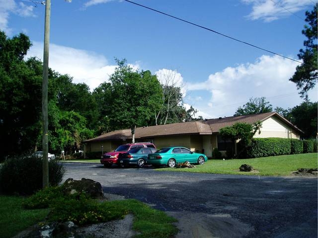 Área de estacionamiento - Century Oaks Apartments