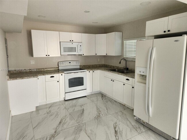 Foto del edificio - 342 E 46th St