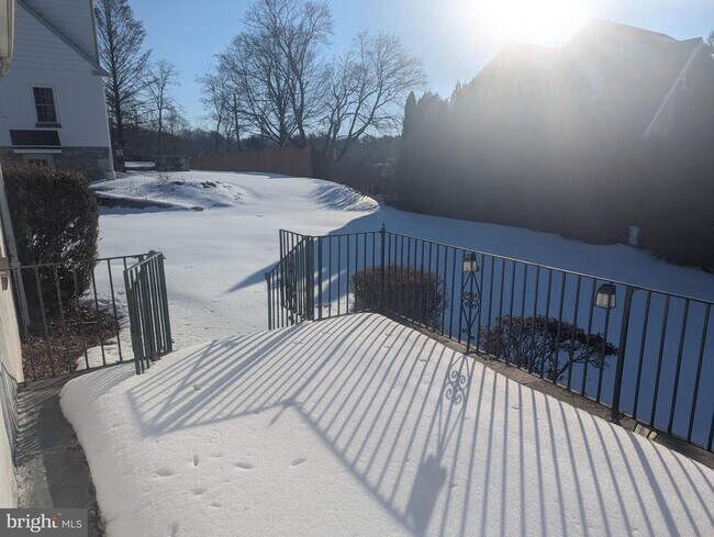 Building Photo - 1330 Park Ave