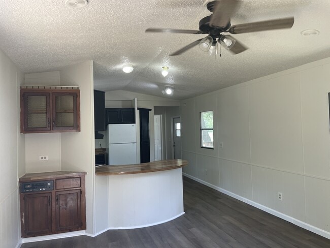 Building Photo - 218 Big Z Dr