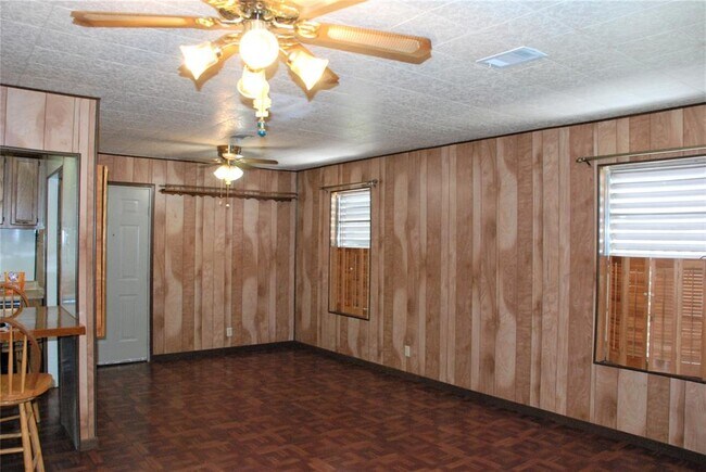 Foto del edificio - 6406 Burdock Dr