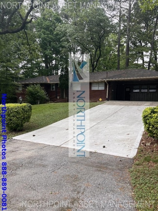 Building Photo - 2301 Elmwood Cir SE