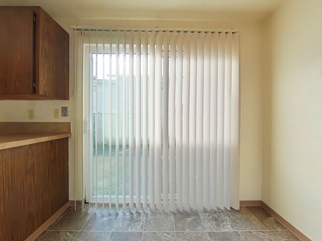 Foto del edificio - 2 Bedroom Townhouse ~ Close to Downtown