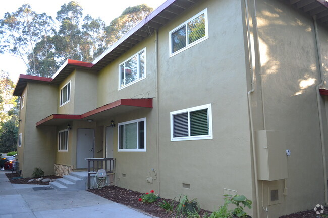 Building Photo - 2865 Capitola Rd