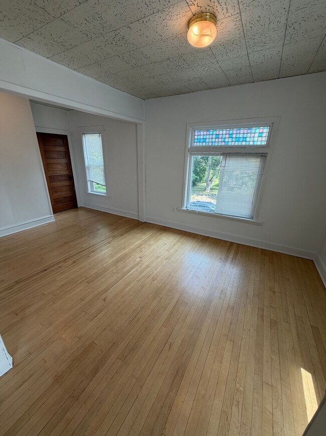 Foto del edificio - 409 N 51st Ave W