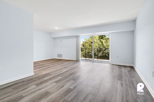 Foto del edificio - 6421 Hil-Mar Dr