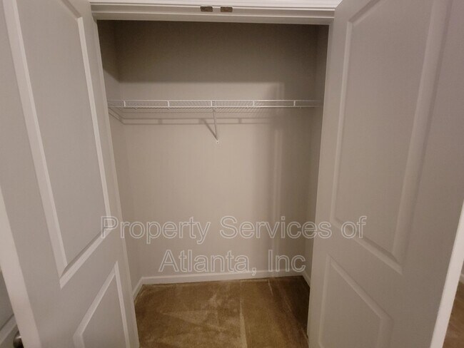 Foto del edificio - 833 Royal Red Ct