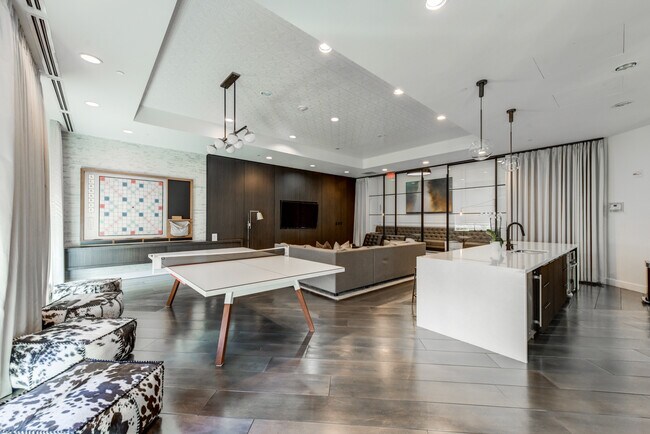 Foto del edificio - 325 East Paces Ferry Rd NE